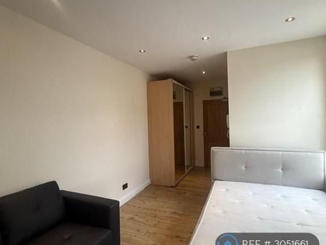 Studio for rent in West End, Leicester