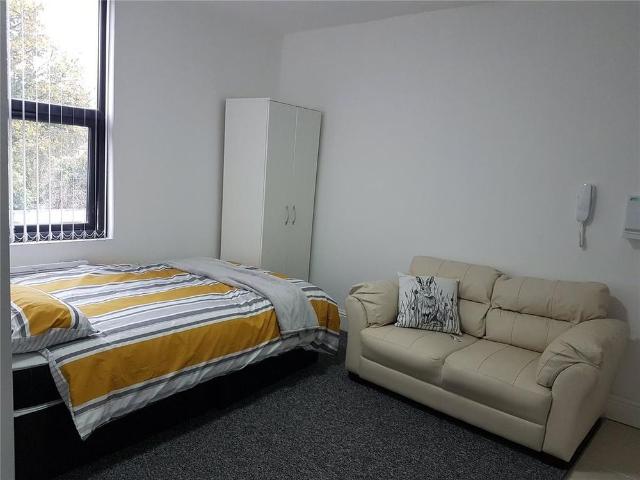 Studio for rent in Aggborough, Wyre Forest