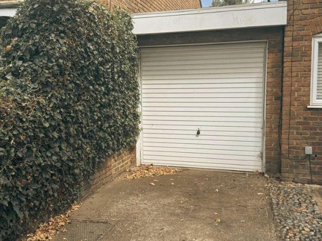 Studio for rent in Kew, Greater London