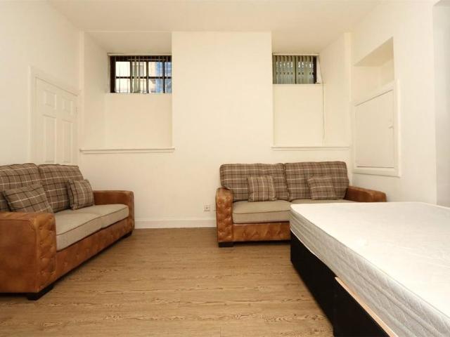 Studio for rent in Laurieston, Glasgow
