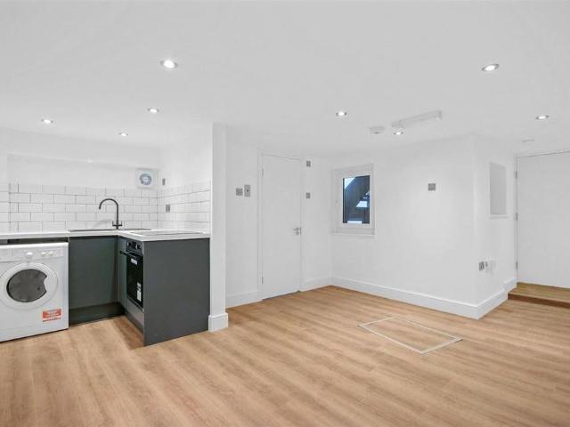 Studio for rent in Shacklewell, Greater London