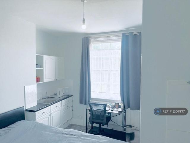 Studio for rent in Reading