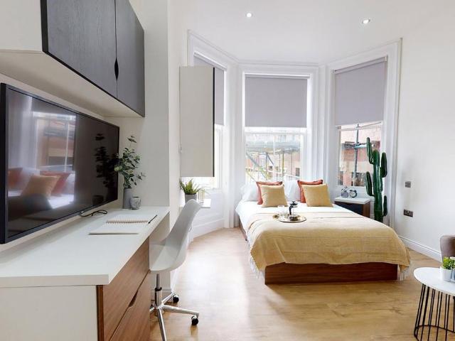 Studio for rent in Hyde Park, West Yorkshire
