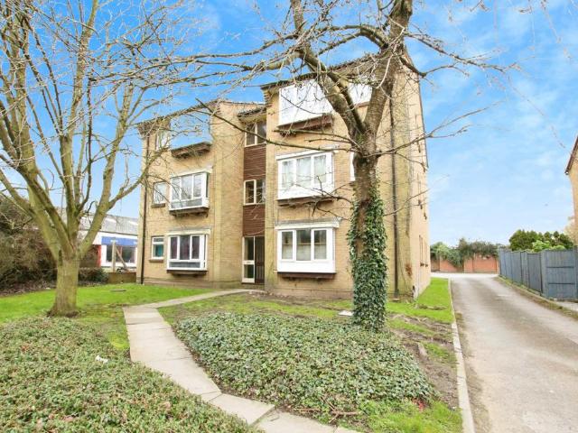 Flat for rent in Ewens Farm, Golden Valley