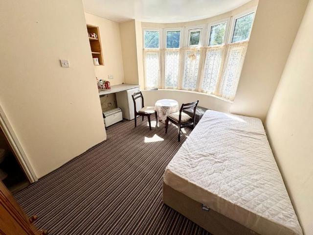 Studio for rent in West Midlands