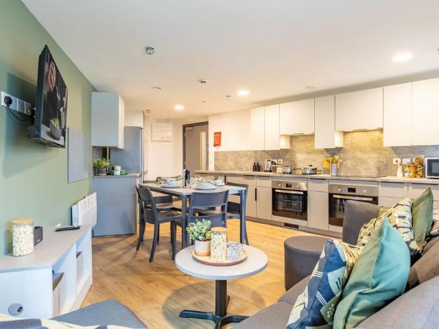 Studio for rent in Farnborough, Hampshire
