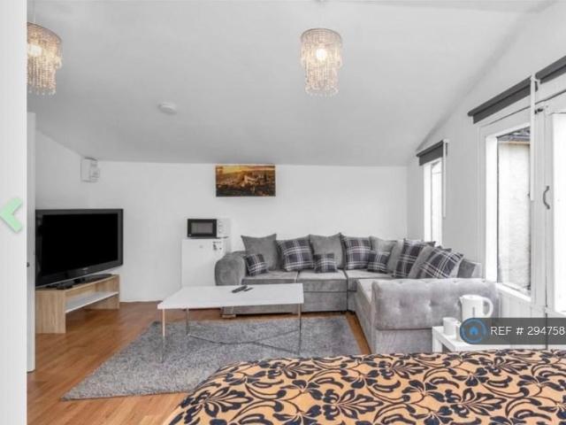 Studio for rent in Scotland