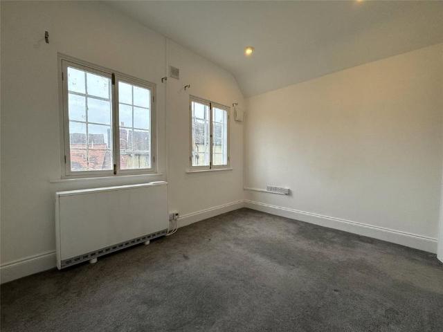 Studio for rent in Rose Hill, Pachesham Park