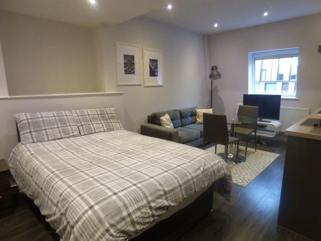 Flat for rent in Calderstones