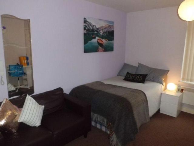 Studio for rent in Metchley, Birmingham
