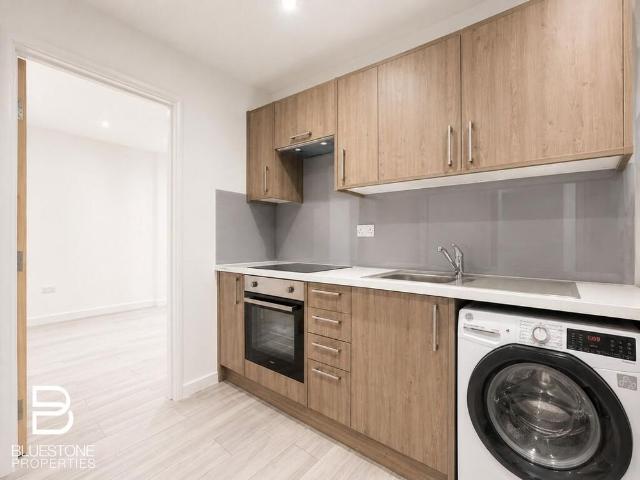 Studio for rent in Woodcote, Greater London