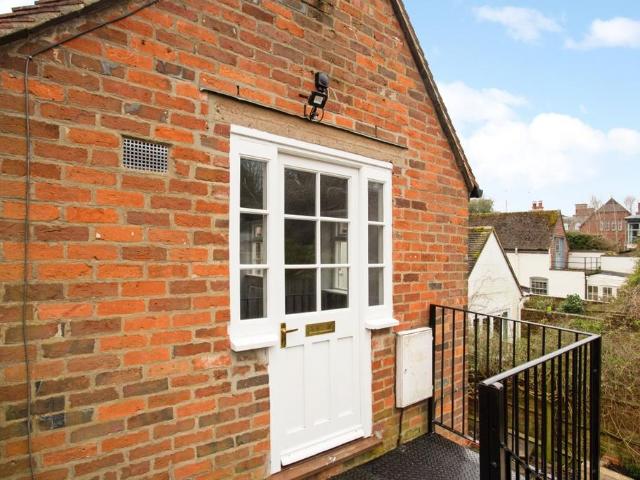 Flat for rent in Marlborough, Easton Royal