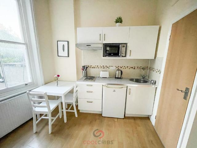 Flat for rent in Brook Green, Greater London