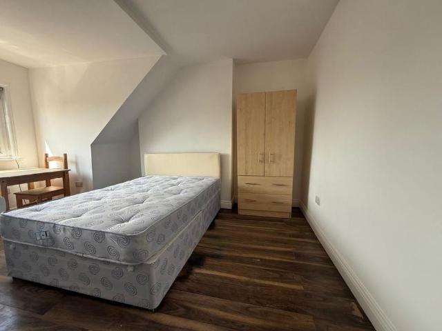 Studio for rent in London Borough of Ealing, Park Royal