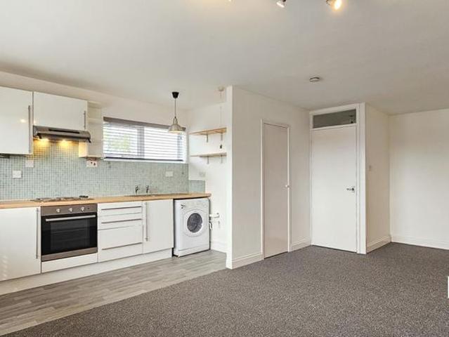 Studio for rent in Royal Wootton Bassett, Wiltshire
