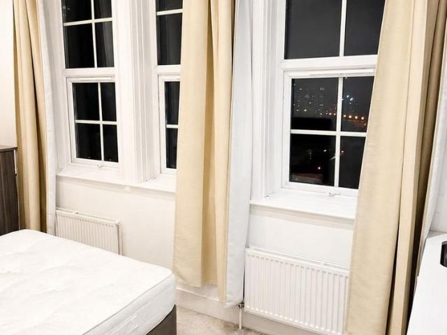 Studio for rent in Earlsfield, Greater London