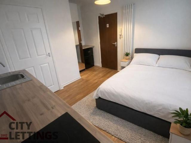 Studio for rent in West Yorkshire