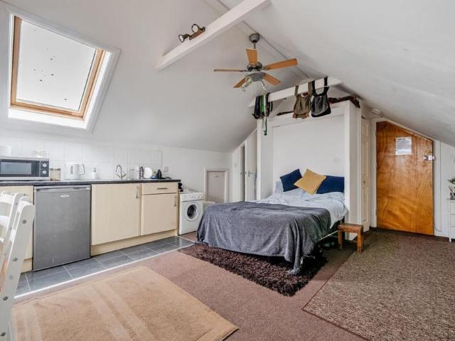 Studio for rent in Worthing, West Sussex