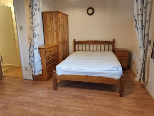 Studio for rent in Redhill, Reigate and Banstead