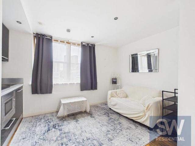 Studio for rent in Holbeck, West Yorkshire
