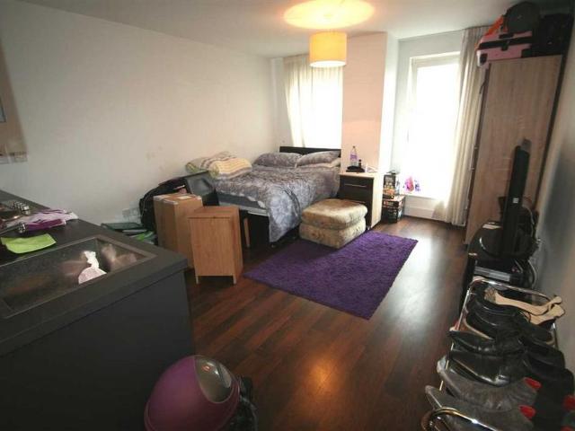 Studio for rent in Riverdene, Priest Down