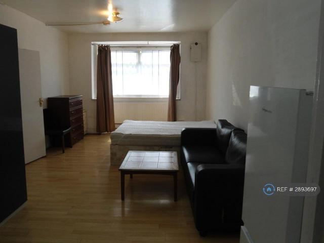 Flat for rent in London Borough of Hounslow, Osterley