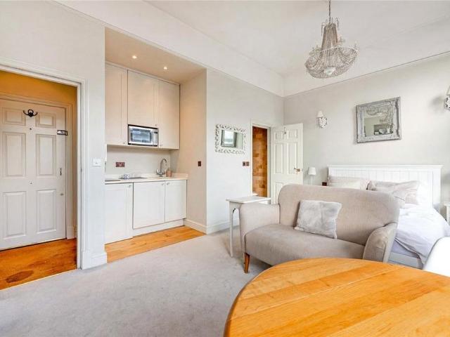 Studio for rent in Brompton, Greater London