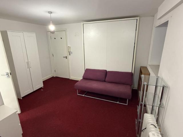 Flat for rent in Huddersfield, West Yorkshire