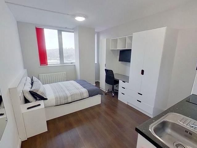 Studio for rent in St Ann's, Haddon