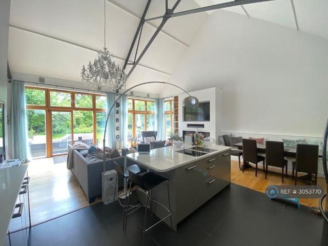Room for rent in Colliers End, Hertfordshire