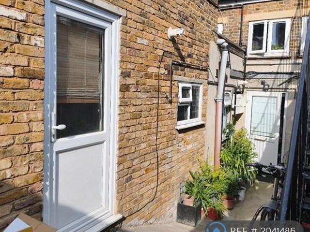 Flat for rent in Brixton, Greater London