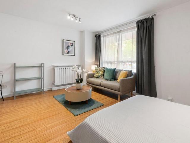 Studio for rent in Earl's Court, Greater London