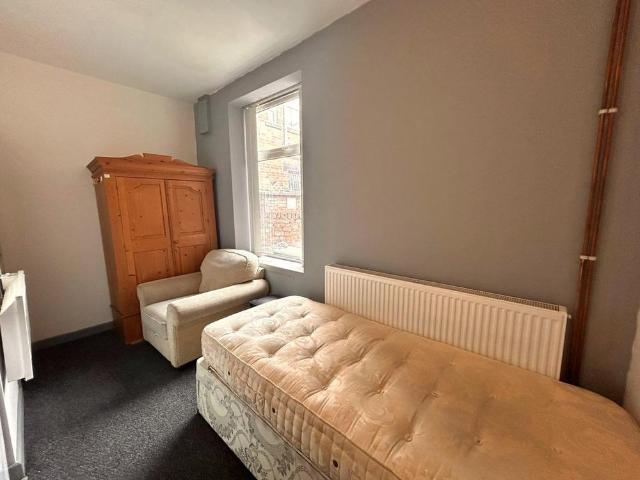 Studio for rent in Shaw Lands, Pogmoor