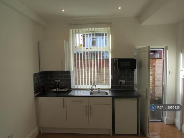 Flat for rent in Ball Hill, West Midlands