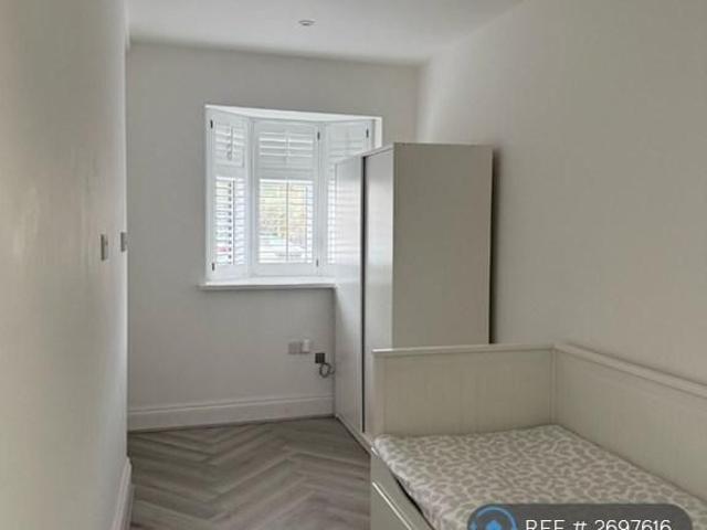 Studio for rent in Barkingside, Greater London