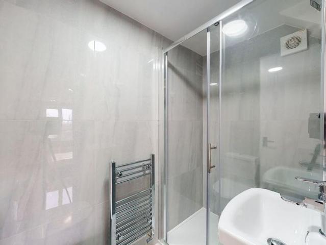 Studio for rent in London, Isle Of Man