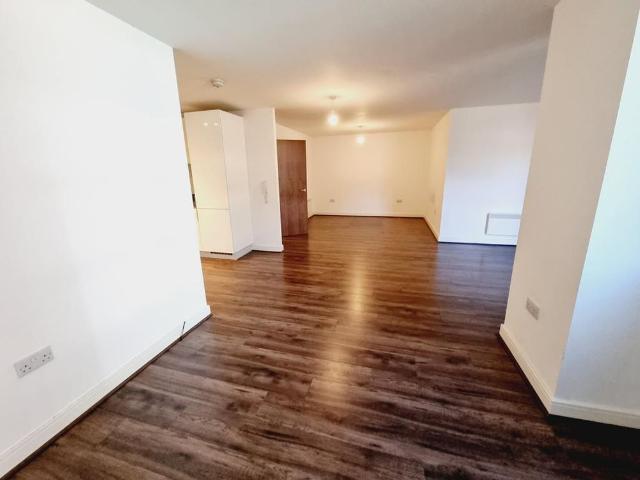 Studio for rent in Woodside, Brierley Hill