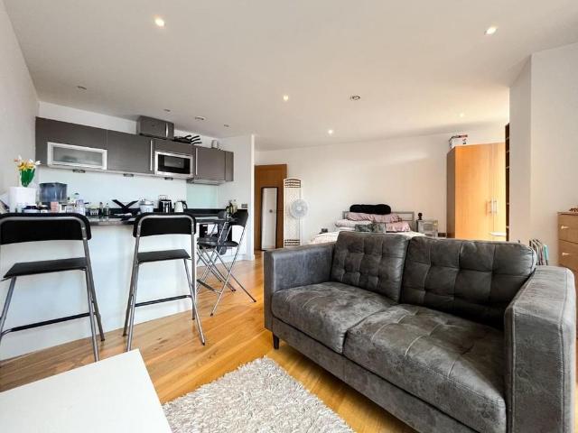 Studio for rent in West Yorkshire