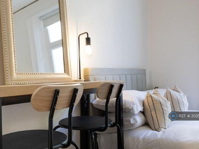 Studio for rent in Brunswick