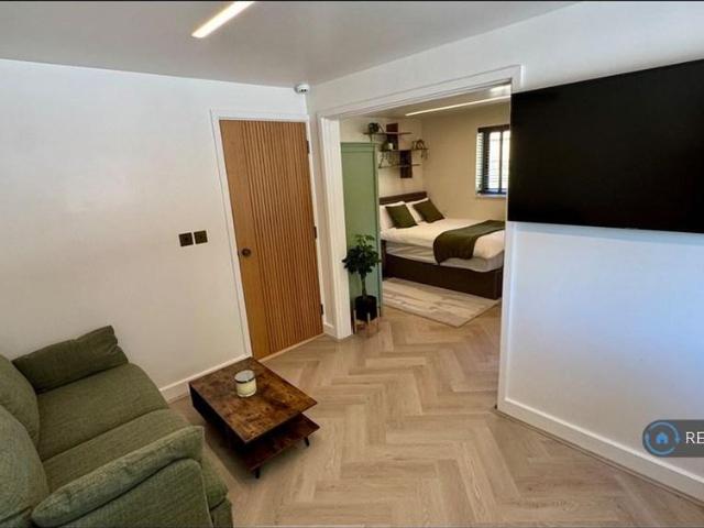 Studio for rent in Deer Park, Black Bourton