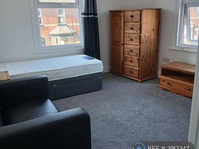 Studio for rent in Wrexham, Wales