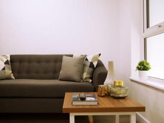 Studio for rent in Calderstones