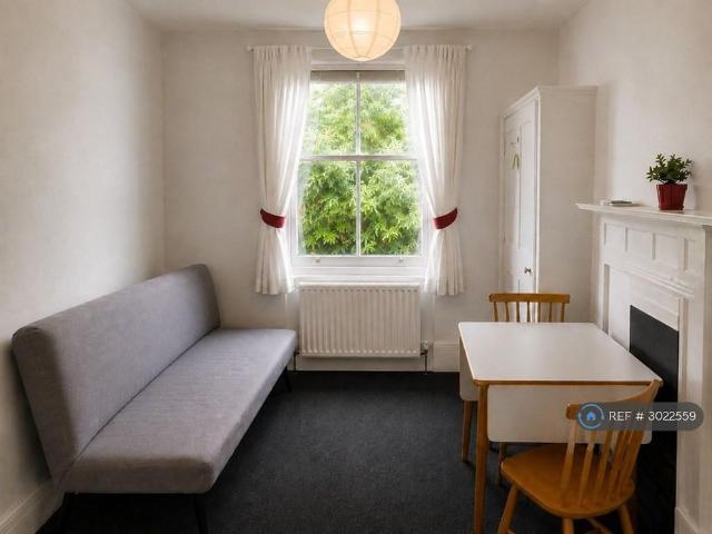 Studio for rent in Shepherd's Bush, Greater London