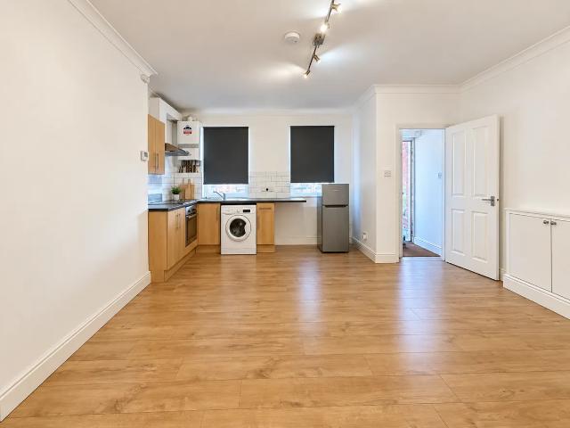 Studio for rent in London Borough of Croydon, Greater London