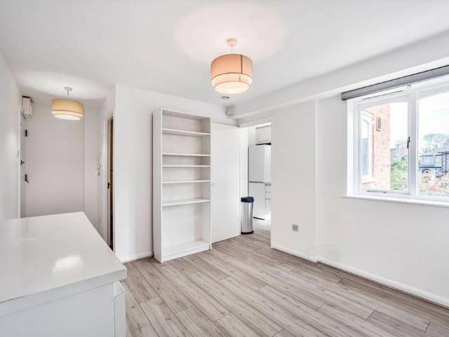 Studio for rent in London Borough of Ealing, Perivale