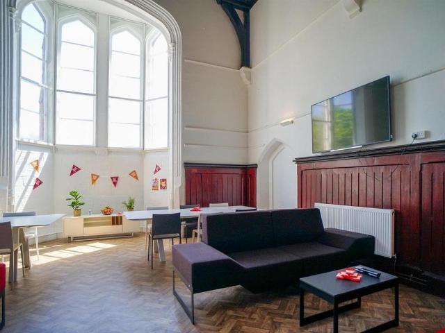 Studio for rent in Poolfields, Butterton