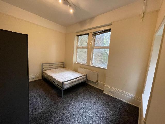 Flat for rent in South Croydon, London Borough of Croydon