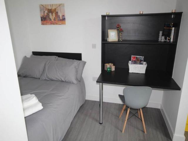 Studio for rent in Heeley, South Yorkshire