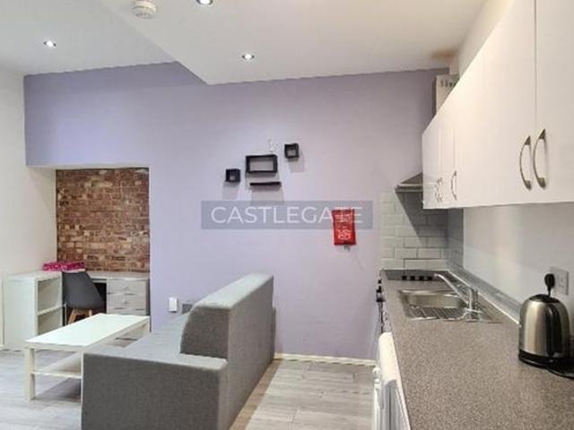 Studio for rent in Highfields, Huddersfield
