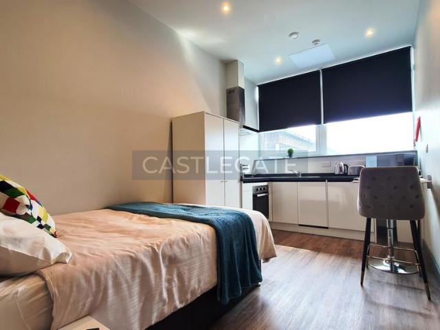 Flat for rent in Huddersfield, West Yorkshire